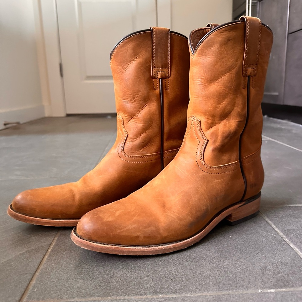 Rhodes Tobacco Leather Roper Boots Men’s 9.5D | 10.5” Shaft
